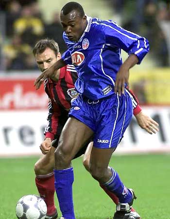 通常依托于 通常依托于